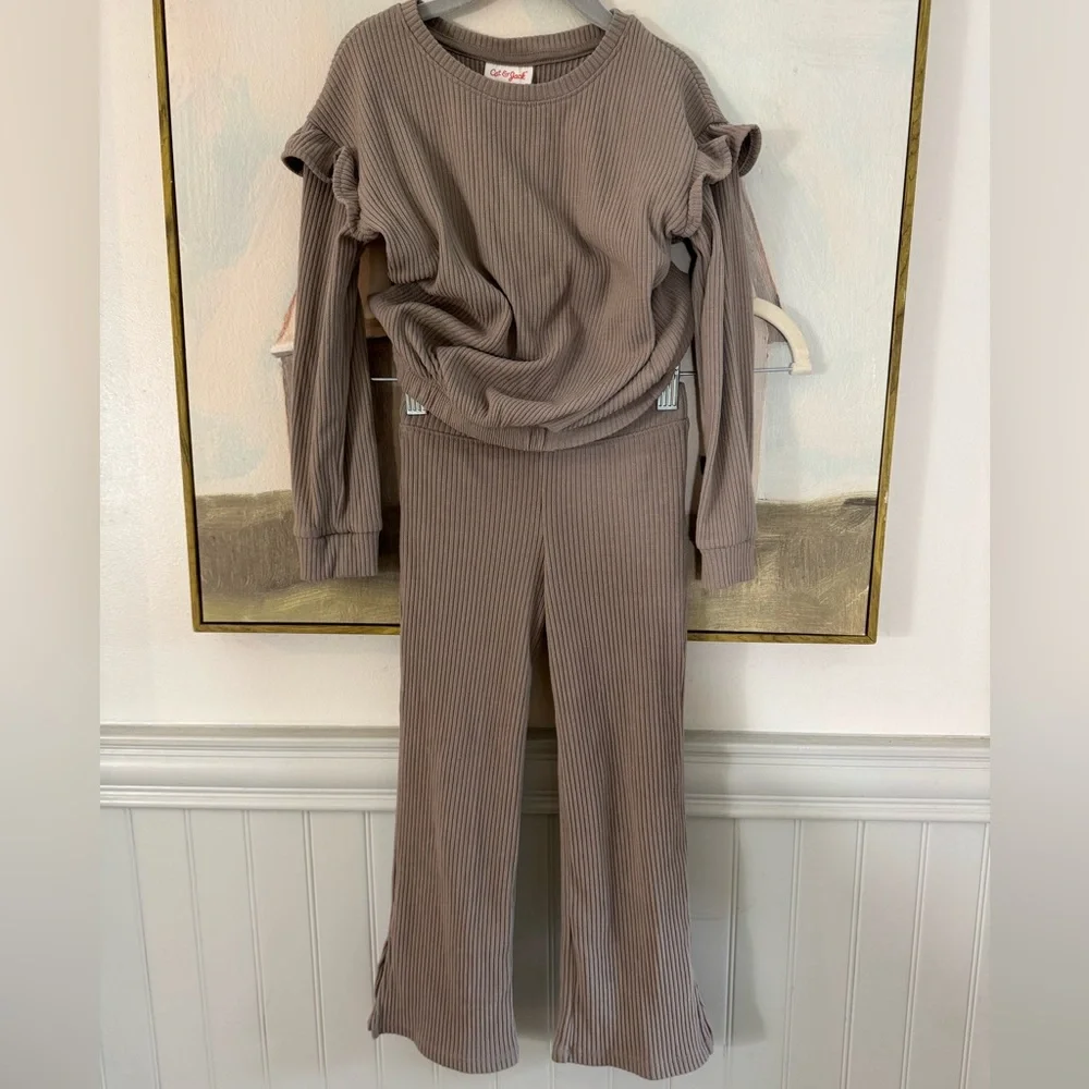 CAT & JACK Taupe Ribbed Ruffle Sleeve Knit Top and Belled Pants Size 5T